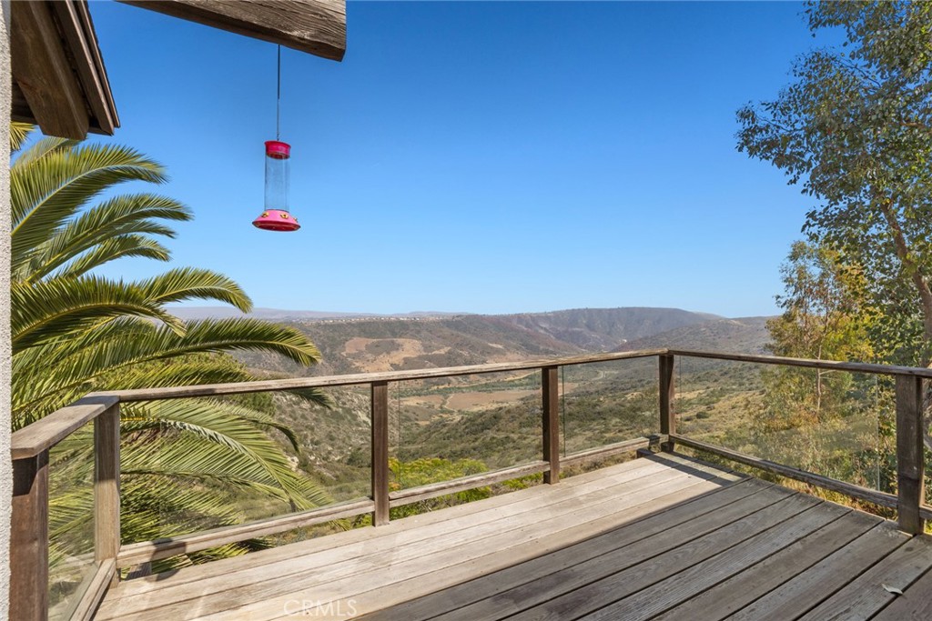 Perched on a ridgeline in Laguna Beach’s coveted Top of the World neighborhood, this masterfully designed home is well p - 28862 Top of the World Drive, Laguna Beach CA 92651 - photo 7
