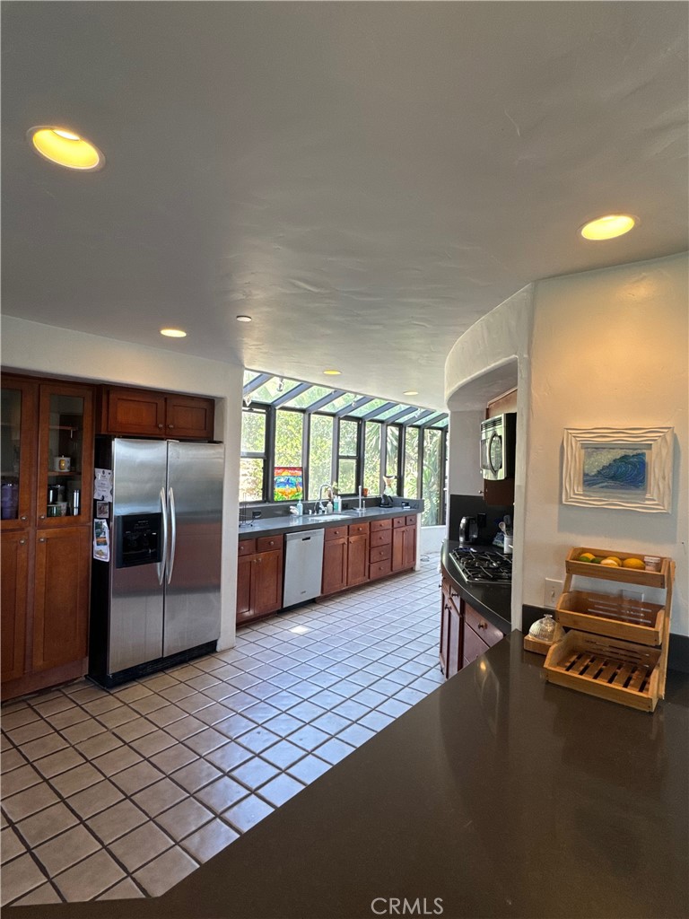 Kitchen - 28912 Top Of The World Drive, Laguna Beach CA 92651 - photo 9