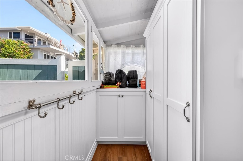 Charming mud room off the back patio. - 2896 Terry Rd, Laguna Beach CA 92651 - photo 25