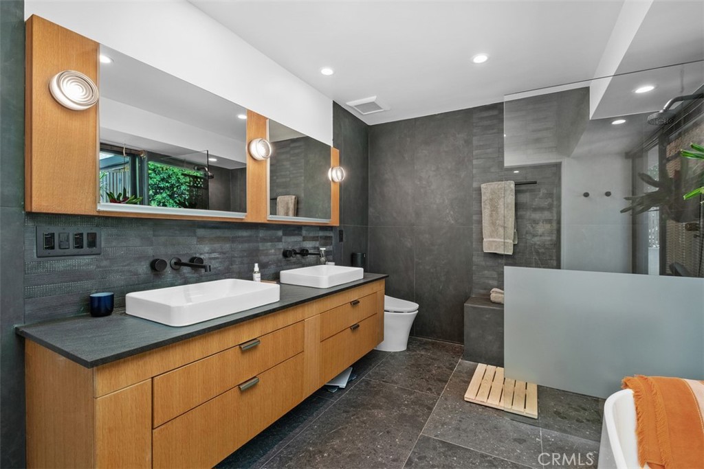 290 Ledroit, Laguna Beach CA 92651 - photo 30