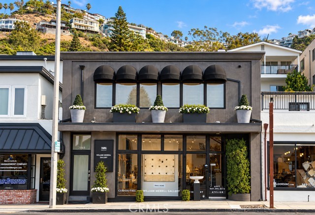 The penthouse is located above the William Merrill Fine Art Gallery - 2948 S Coast Highway, Laguna Beach CA 92651 - photo 4