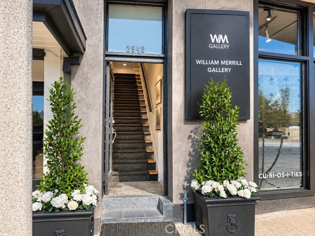 The door to the residence is located next to the gallery. - 2948 S Coast Highway, Laguna Beach CA 92651 - photo 5