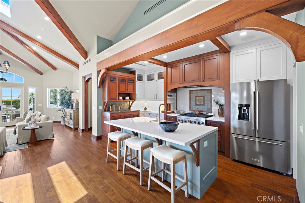 Custom kitchen features reclaimed Honduras mahogany cabinetry, quartz countertops, a farmhouse sink, high-end appliance - 3002 Dorn Court, Laguna Beach CA 92651 - photo 10