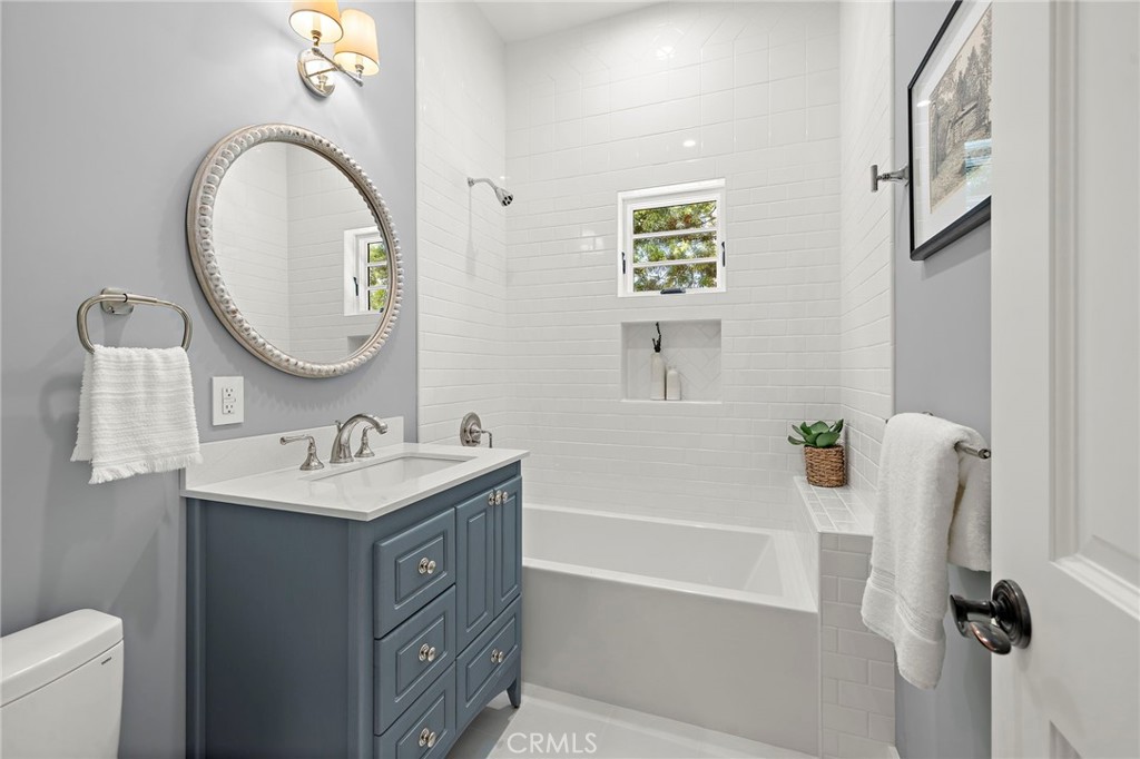 Full hall bathroom with Toto toilet, Strasser vaniet, GITU white matte flooring, and Sydney Acrylic bathtub. - 3002 Dorn Court, Laguna Beach CA 92651 - photo 25