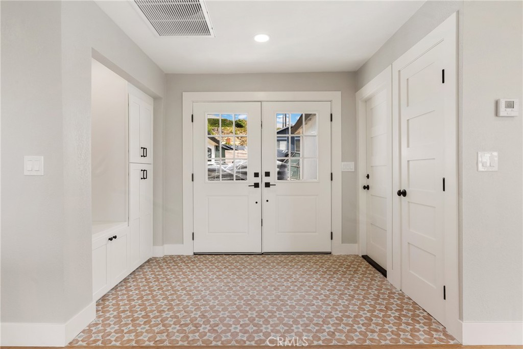 Entry - 3019 Cresta Way, Laguna Beach CA 92651 - photo 2