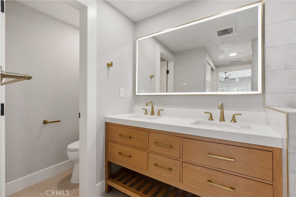 Primary Bath - 3019 Cresta Way, Laguna Beach CA 92651 - photo 22