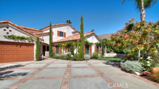 Front entrance motor court with ample parking for 5 cars plus 2 in the garage. Plenty of street parking on both sides of - 3045 Alta Laguna Boulevard, Laguna Beach CA 92651 - photo 1