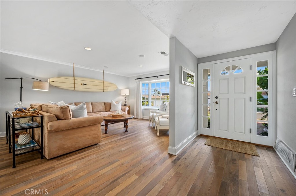 Beautiful entry open to the living/ dining area. - 3065 Mountain View Drive, Laguna Beach CA 92651 - photo 1