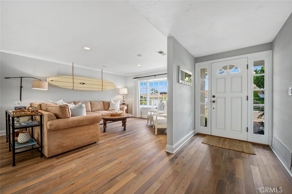 Entry into the living room - 3065 Mountain View Drive, Laguna Beach CA 92651 - photo 1