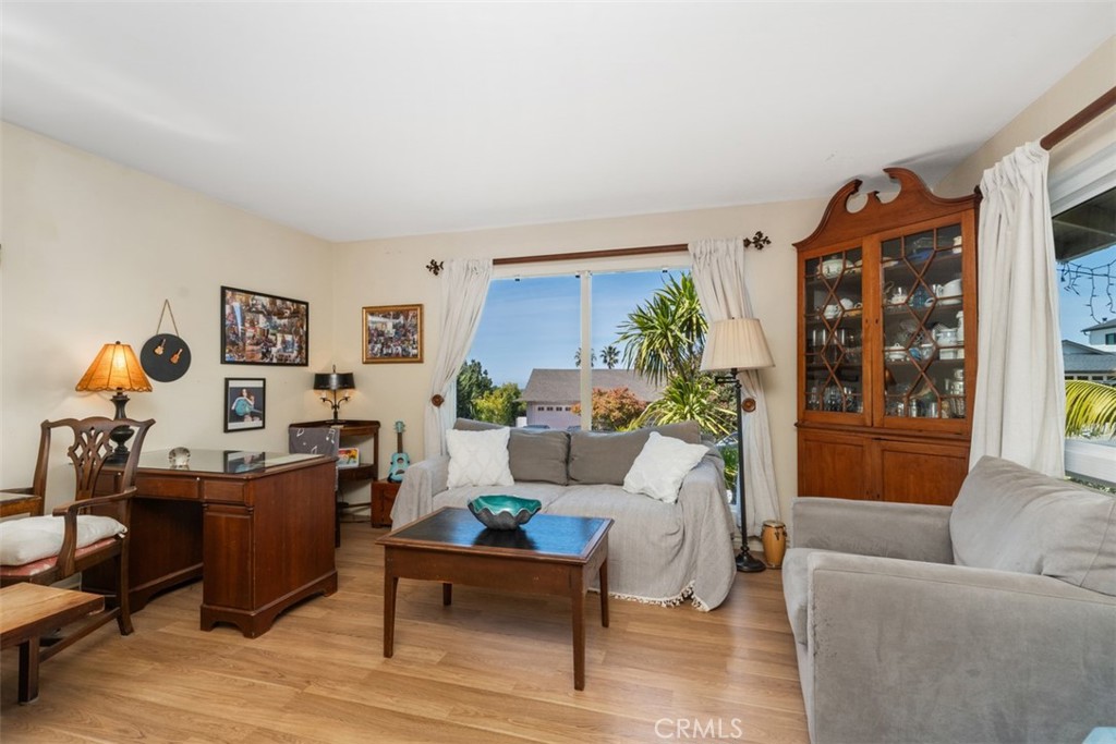 3068 Zell Drive, Laguna Beach CA 92651 - photo 9