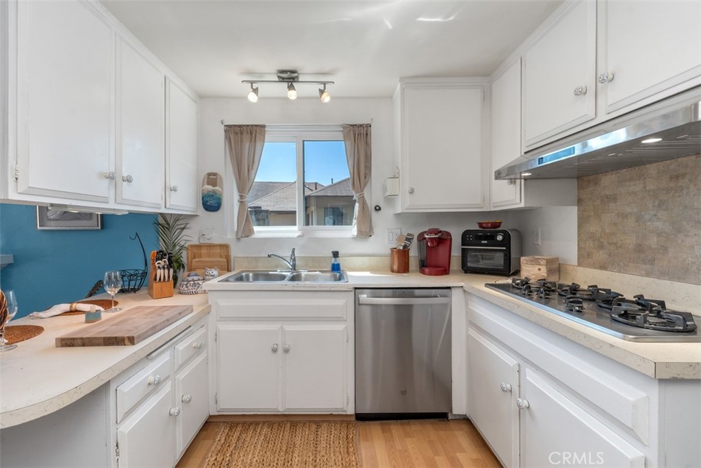 3068 Zell Drive, Laguna Beach CA 92651 - photo 13