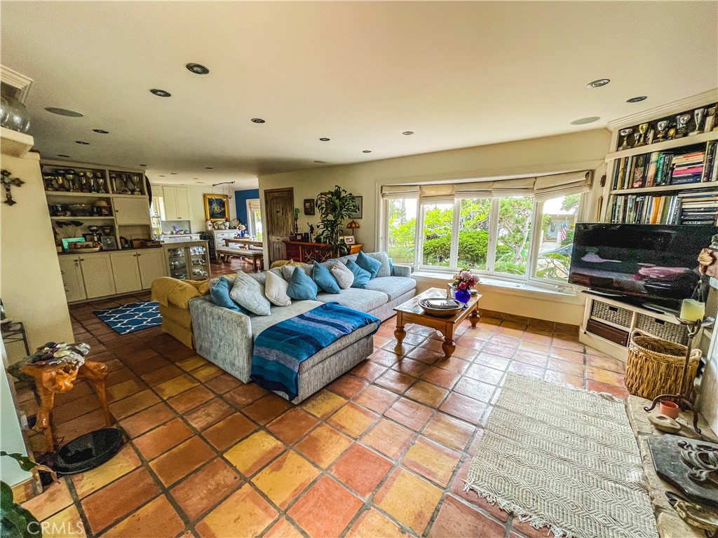 Cozy livingroom. - 30722 Marilyn Drive, Laguna Beach CA 92651 - photo 9