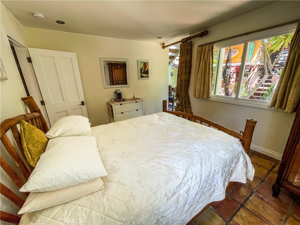 Guest room #1 overlooking back yard - 30722 Marilyn Drive, Laguna Beach CA 92651 - photo 16