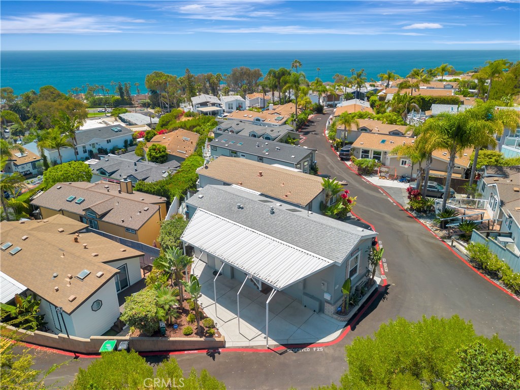 Aerial view of the neighborhood and ocean view - 30802 Coast F25, Laguna Beach CA 92651 - photo 4
