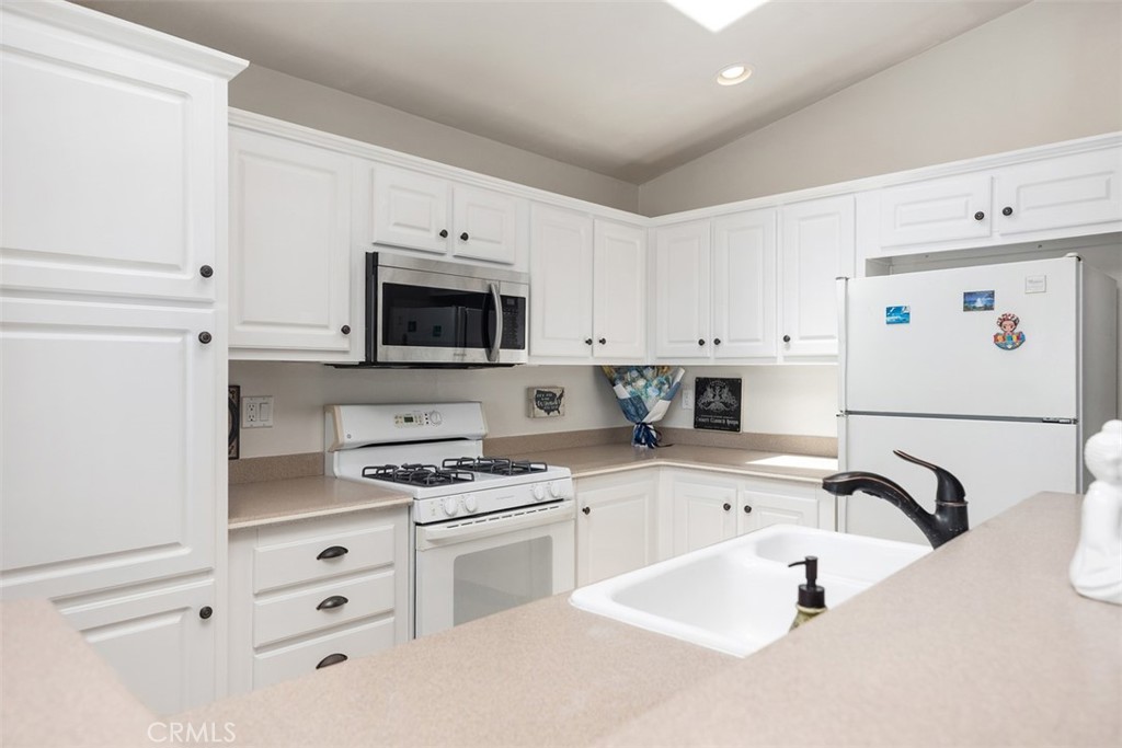 30802 Coast G12, Laguna Beach CA 92651 - photo 16