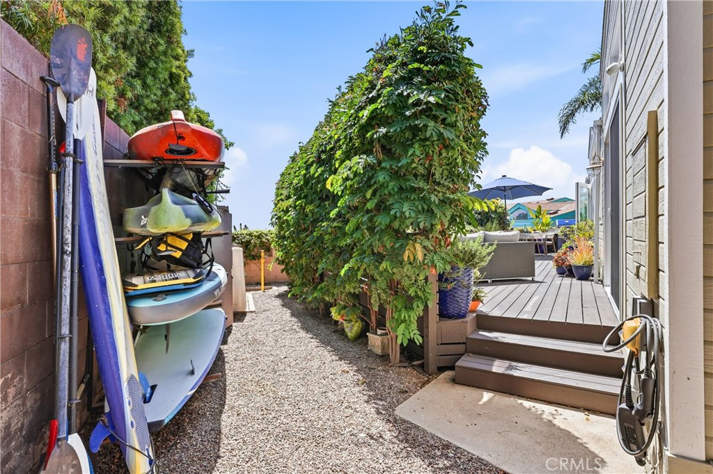 Spacious side yard - 30802 Coast Highway D21, Laguna Beach CA 92651 - photo 34