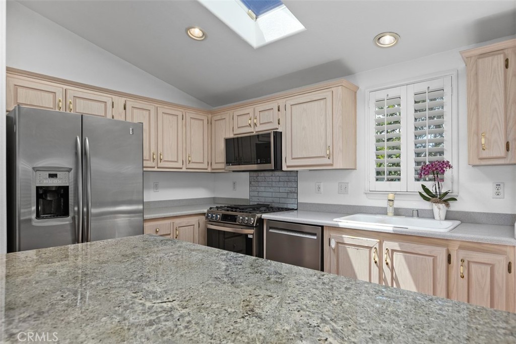 Newly appointed Appliances - 30802 Coast K51, Laguna Beach CA 92651 - photo 6