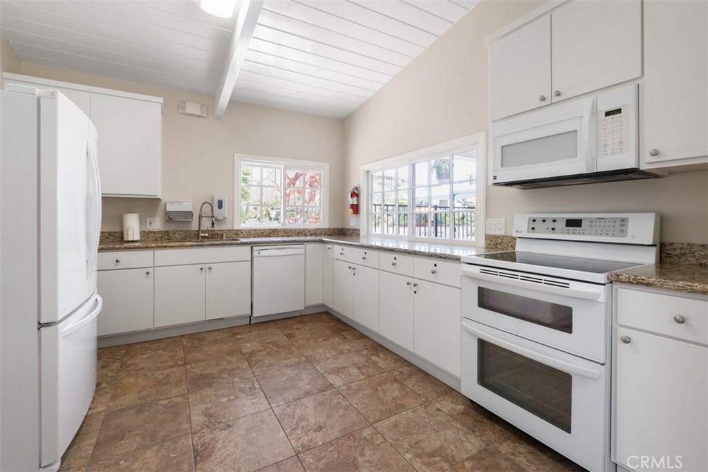 Club House Full Kitchen - 30802 Coast K51, Laguna Beach CA 92651 - photo 26