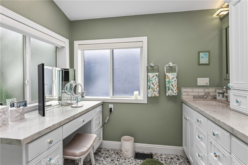 Sit-down Vanity in primary bath - 30802 S Coast Highway F-10, Laguna Beach CA 92651 - photo 14