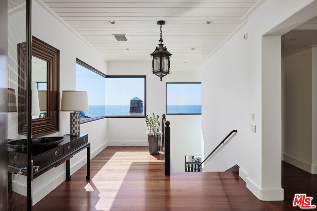 31 Bay Drive, Laguna Beach CA 92651 - photo 17