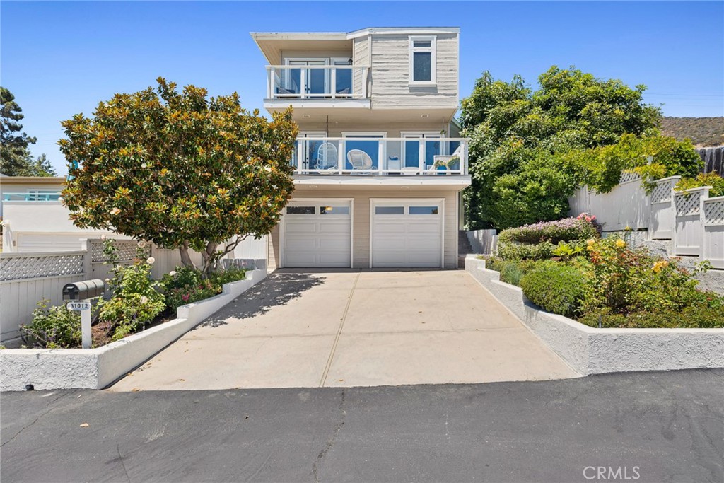Additional highlights include wide plank hardwood flooring, a separate laundry room, a two-car garage with newly finishe - 31012 Aliso Circle, Laguna Beach CA 92651 - photo 19