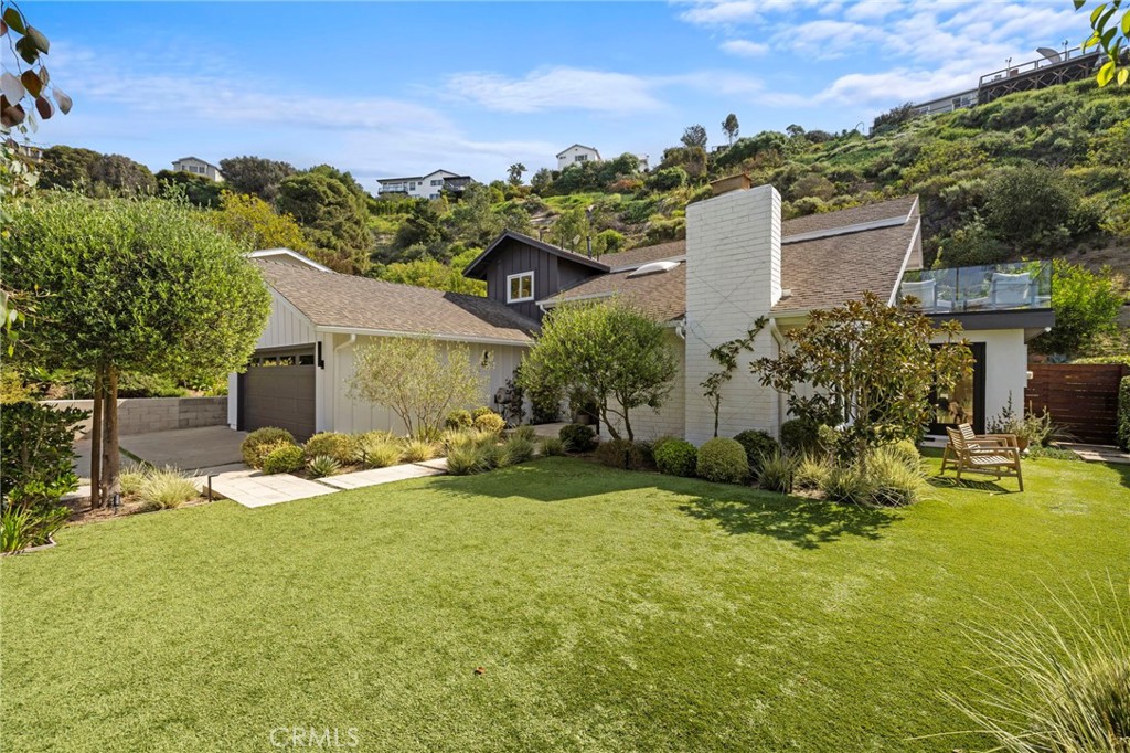 Front yard - 3121 Bern Drive, Laguna Beach CA 92651 - photo 2
