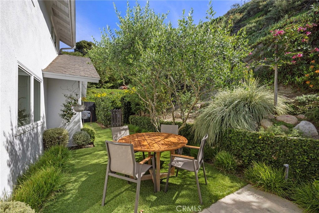 Seating area in backyard - 3121 Bern Drive, Laguna Beach CA 92651 - photo 36