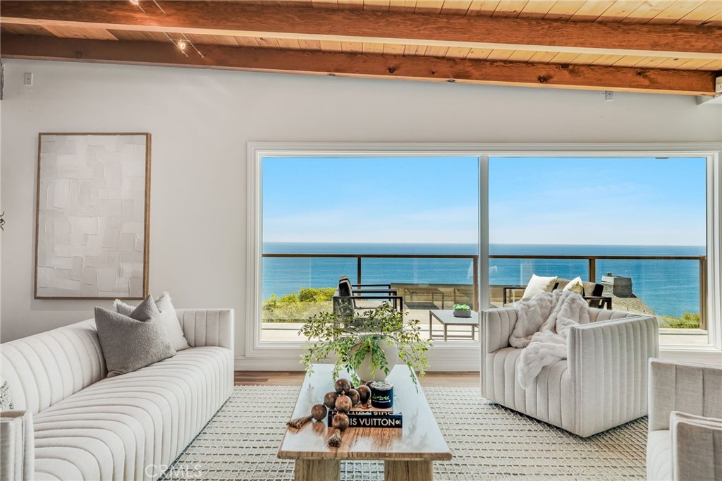 Photo depicts furniture that has been removed from the home. - 31272 Ceanothus Drive, Laguna Beach CA 92651 - photo 8