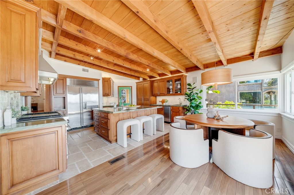 Photo depicts furniture that has been removed from the home. - 31272 Ceanothus Drive, Laguna Beach CA 92651 - photo 10