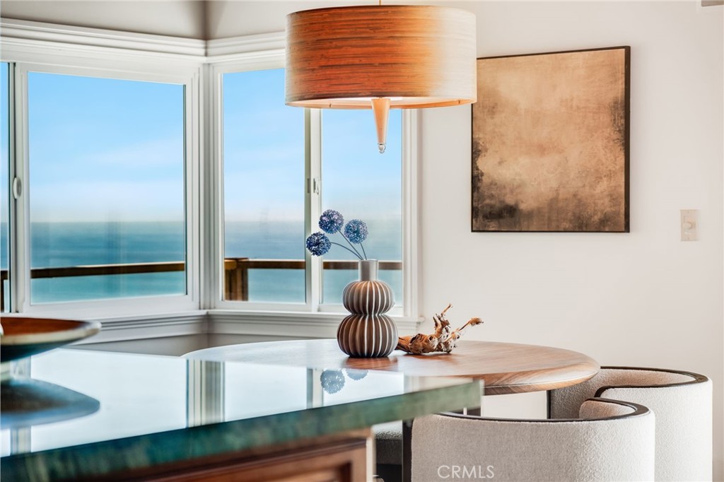Photo depicts furniture that has been removed from the home. - 31272 Ceanothus Drive, Laguna Beach CA 92651 - photo 15