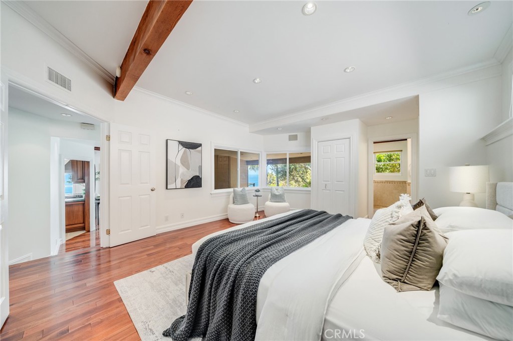 Photo depicts furniture that has been removed from the home. - 31272 Ceanothus Drive, Laguna Beach CA 92651 - photo 19