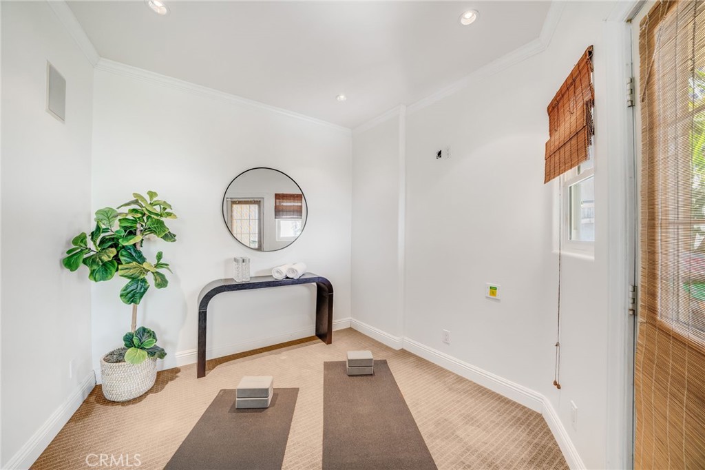 Photo depicts furniture that has been removed from the home. - 31272 Ceanothus Drive, Laguna Beach CA 92651 - photo 27