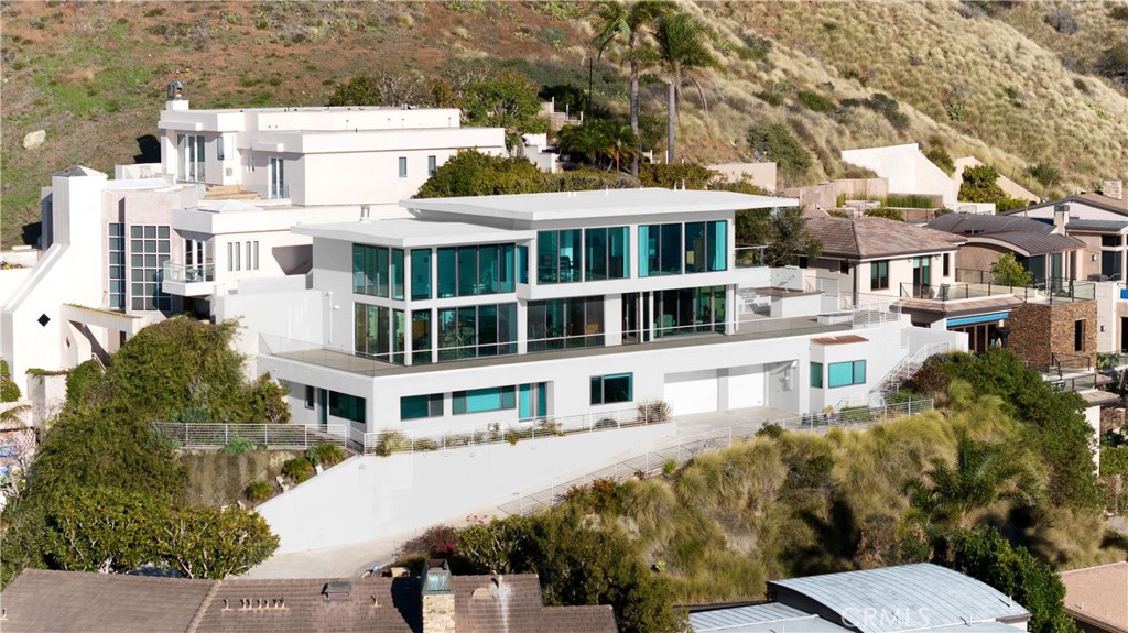 Virtual Paint - 31402 Ceanothus Drive, Laguna Beach CA 92651 - photo 2
