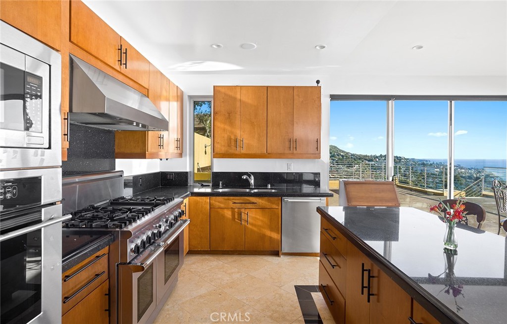 31402 Ceanothus Drive, Laguna Beach CA 92651 - photo 24