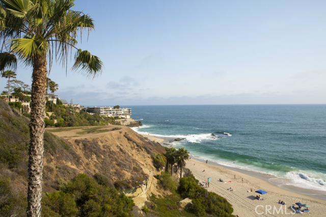 Sunny day view of Coast Royale Beach from 59 Laguna Royale. - 31423 Coast 59, Laguna Beach CA 92651 - photo 1
