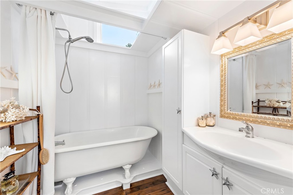 Bathroom in the main cottage with original claw foot tub and shower. - 31521 Summit Road, Laguna Beach CA 92651 - photo 23
