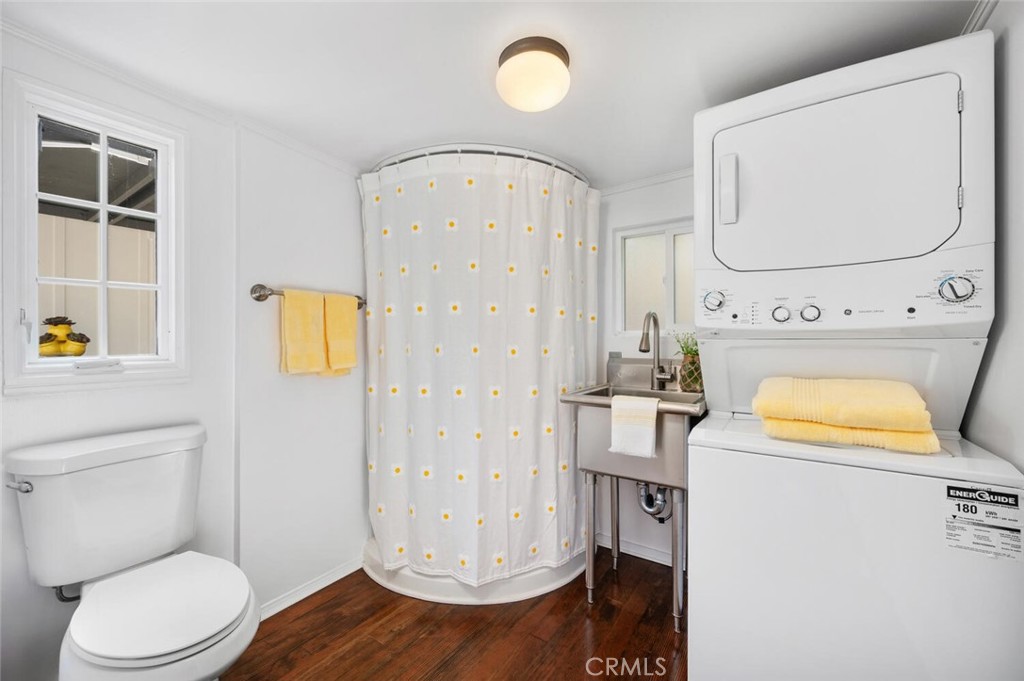Full bath in the guest cottage with shower, sink, toilet and washer/dryer. - 31521 Summit Road, Laguna Beach CA 92651 - photo 30