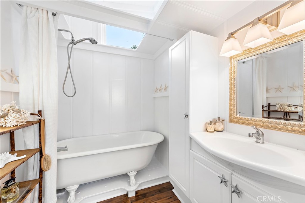 Bathroom in the main cottage. - 31521 Summit Road, Laguna Beach CA 92651 - photo 15