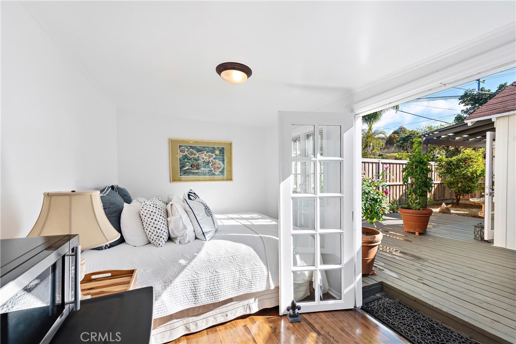 Separate studio with French doors off the deck. - 31521 Summit Road, Laguna Beach CA 92651 - photo 19