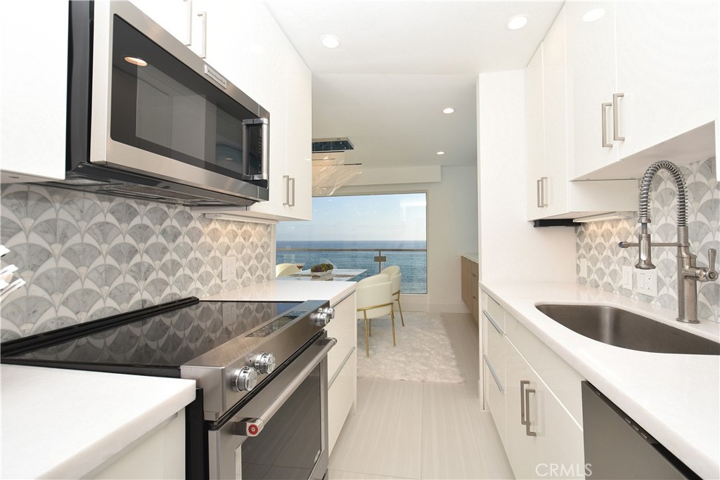31561 Table Rock Drive 105, Laguna Beach CA 92651 - photo 9