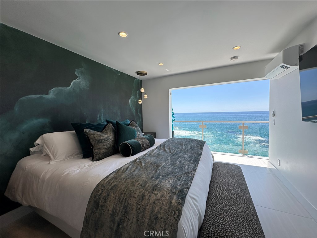 Main Bedroom with ocean views - 31561 Table Rock Drive 105, Laguna Beach CA 92651 - photo 17