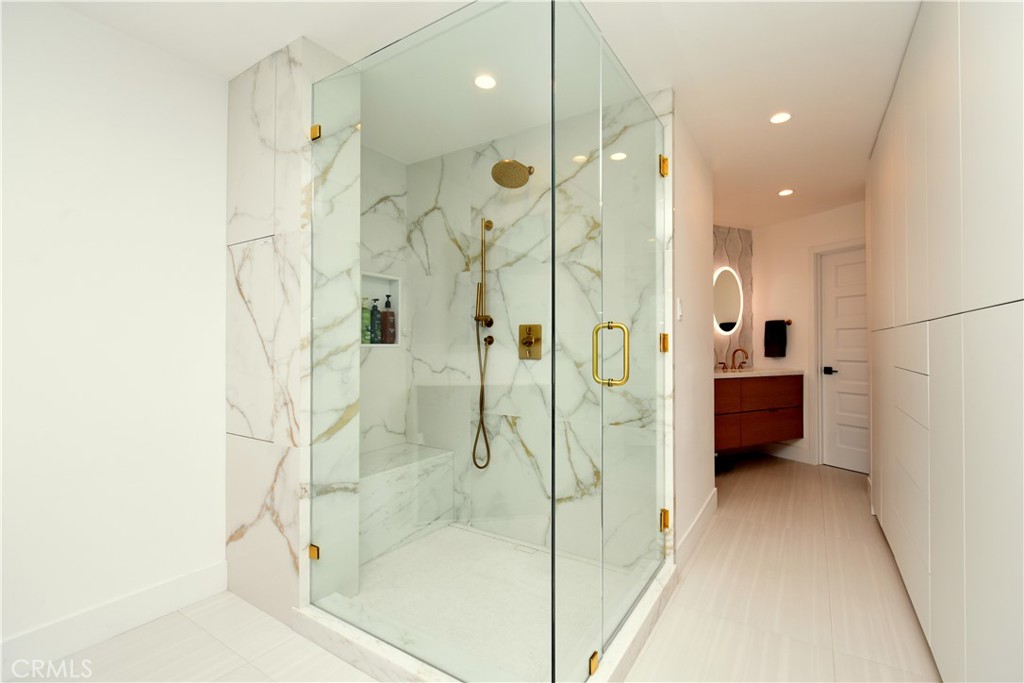 Main bathroom walk-in shower - 31561 Table Rock Drive 105, Laguna Beach CA 92651 - photo 20