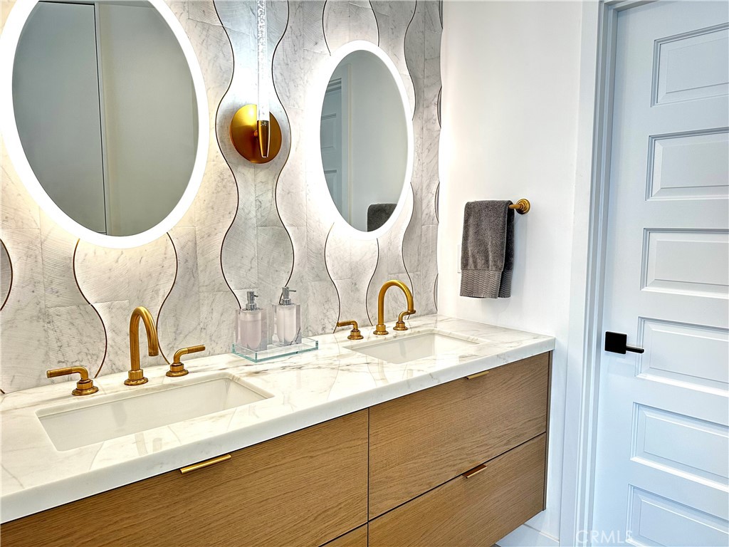 Main bathroom vanity - 31561 Table Rock Drive 105, Laguna Beach CA 92651 - photo 21
