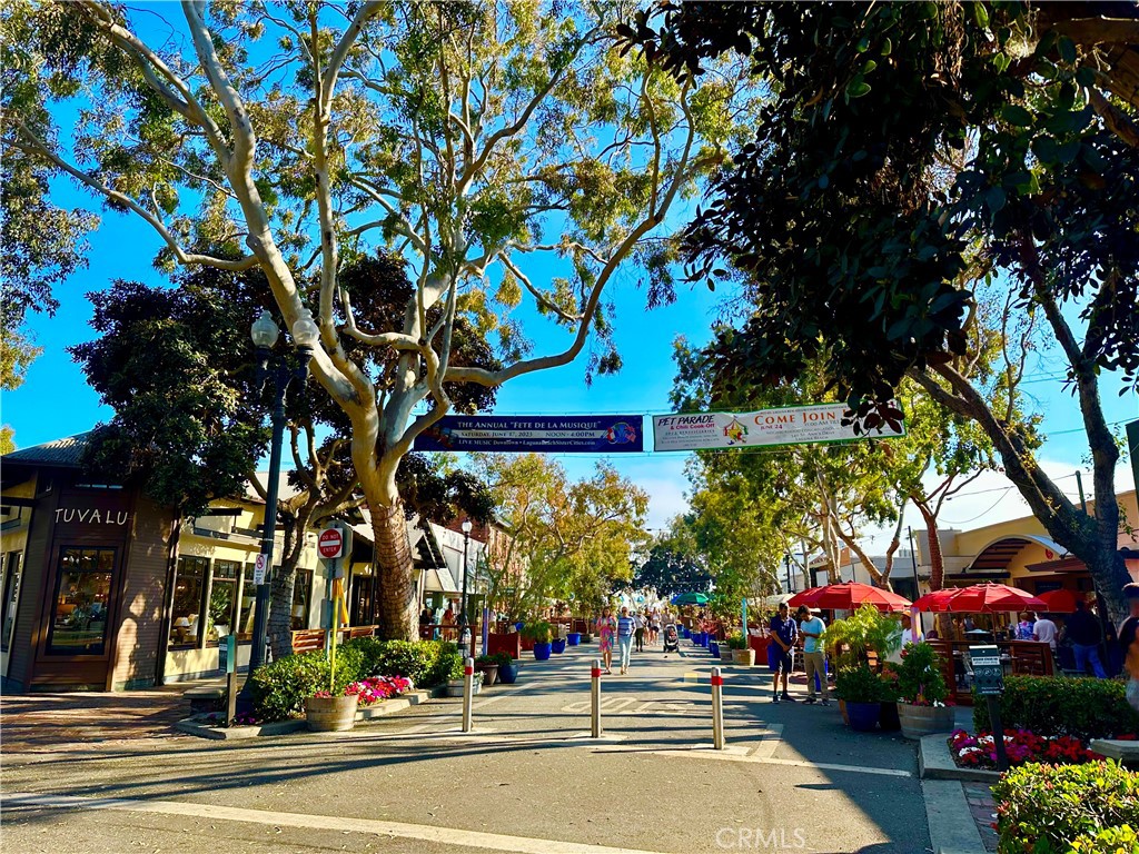 Downtown Laguna Beach, where you can enjoy restaurants and shopping - 31561 Table Rock Drive 105, Laguna Beach CA 92651 - photo 48