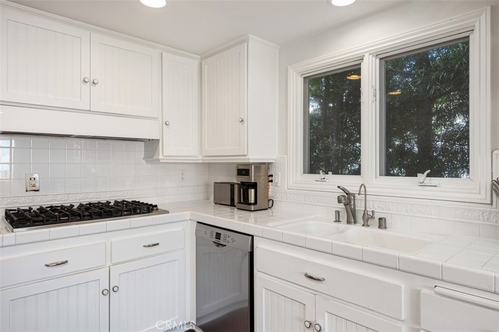3160 Alta Laguna Boulevard, Laguna Beach CA 92651 - photo 10