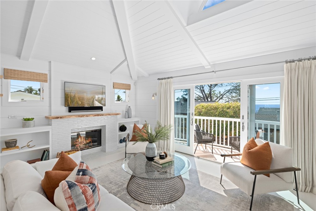 Timeless Cape Cod elegance is complemented by wood flooring, vaulted and beamed ceilings, and uncompromising hand-crafte - 31602 Santa Rosa Dr, Laguna Beach CA 92651 - photo 1