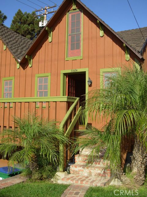 Welcome to 31604 Virginia Way, Laguna Beach. This iconic 1928 duplex cottage was originally built for the 1932 Los Angel - 31604 Virginia Way, Laguna Beach CA 92651 - photo 1