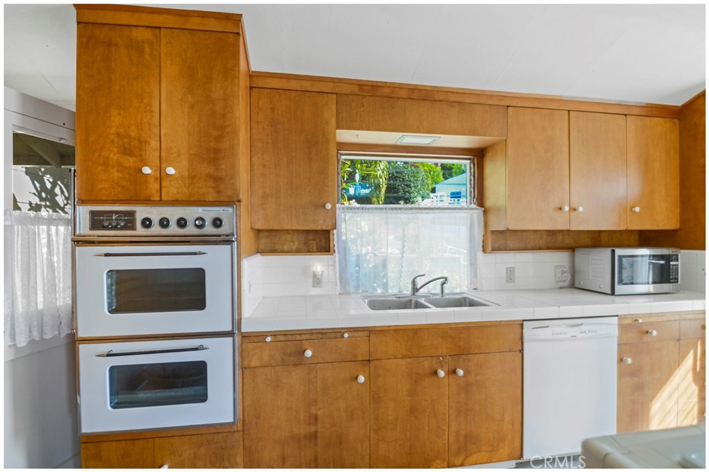 31613 Scenic Drive, Laguna Beach CA 92651 - photo 13