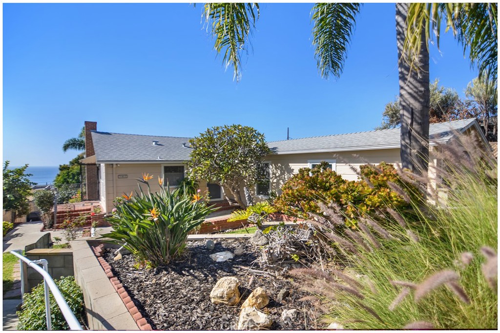 31613 Scenic Drive, Laguna Beach CA 92651 - photo 36