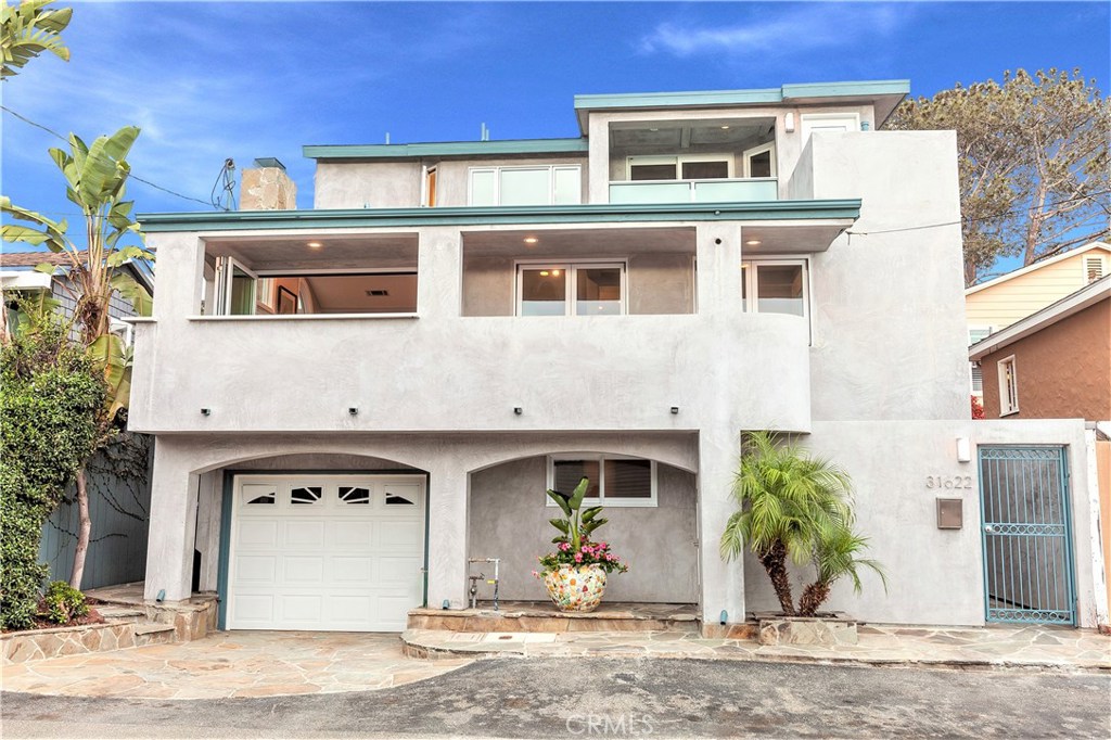 31622 Fairview with 1 car garage and parking for 2 additional cars. - 31622 Fairview Road, Laguna Beach CA 92651 - photo 1
